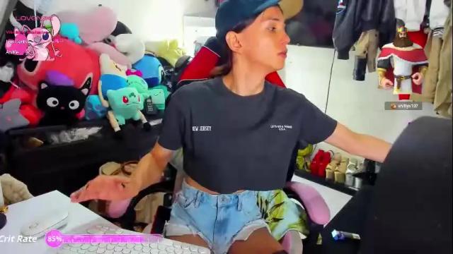 Image 2 of laurencesophiets Stream on Chaturbate on 2 months ago