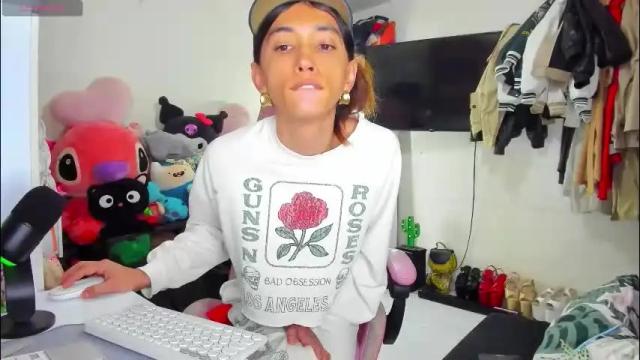 Image 11 of laurencesophiets Stream on Chaturbate on 24 days ago