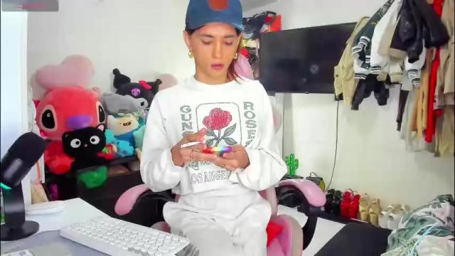 Image 3 of laurencesophiets Stream on Chaturbate on 24 days ago