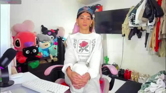 Image 4 of laurencesophiets Stream on Chaturbate on 24 days ago