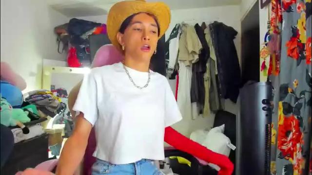 Image 2 of laurencesophiets Stream on Chaturbate on 14 hours ago