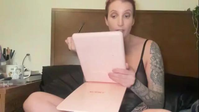 Image 4 of laurenfoxlive Stream on Chaturbate on 18 months ago