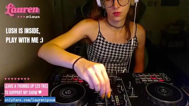 Image 11 of laurenipsumsit Stream on Chaturbate on 18 months ago