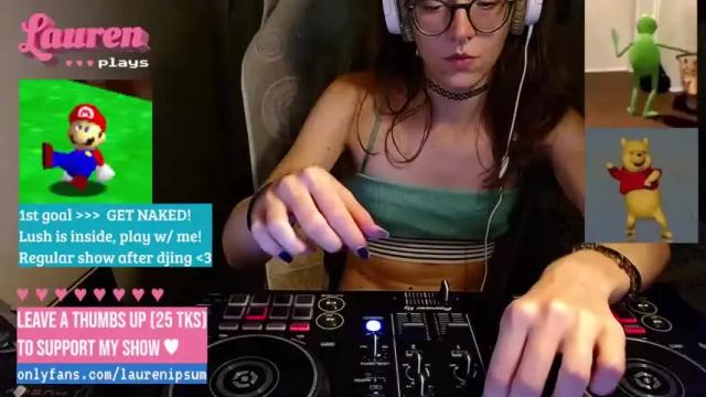 Image 4 of laurenipsumsit Stream on Chaturbate on 16 months ago