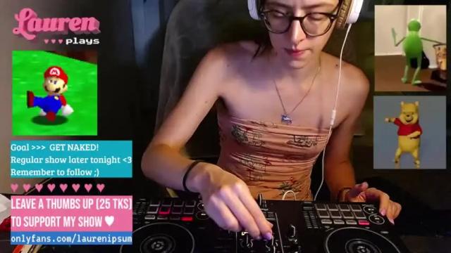 Image 4 of laurenipsumsit Stream on Chaturbate on 16 months ago