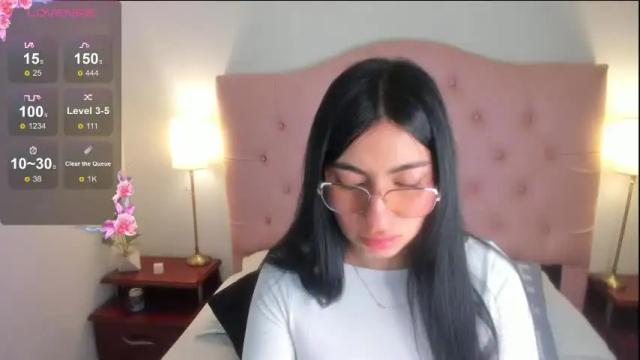 Image 2 of laurenn_smitth Stream on Chaturbate on 1 month ago