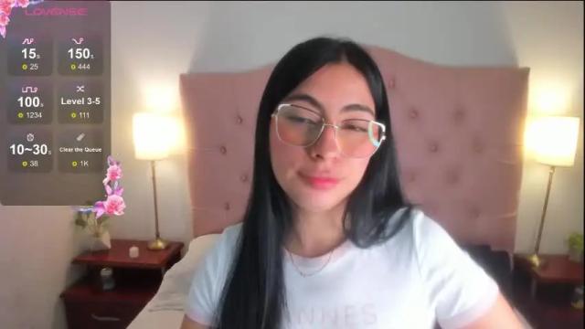 Image 12 of laurenn_smitth Stream on Chaturbate on 1 month ago