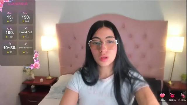 Image 2 of laurenn_smitth Stream on Chaturbate on 1 month ago
