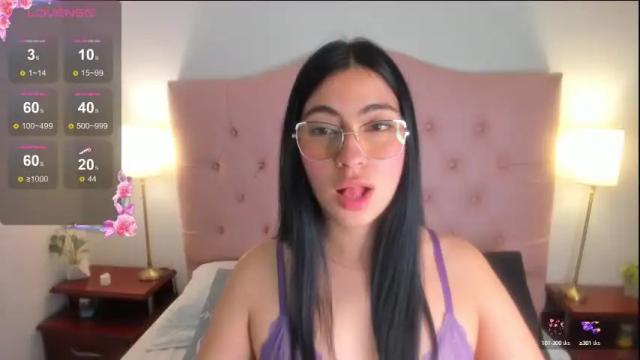 Image 4 of laurenn_smitth Stream on Chaturbate on 1 month ago