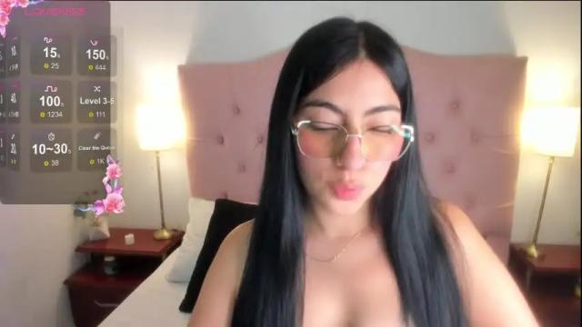 Image 3 of laurenn_smitth Stream on Chaturbate on 19 days ago