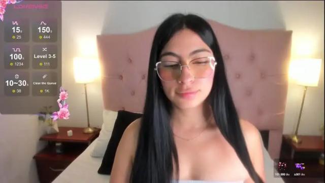 Image 4 of laurenn_smitth Stream on Chaturbate on 19 days ago