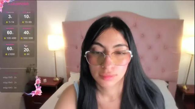 Image 2 of laurenn_smitth Stream on Chaturbate on 12 days ago
