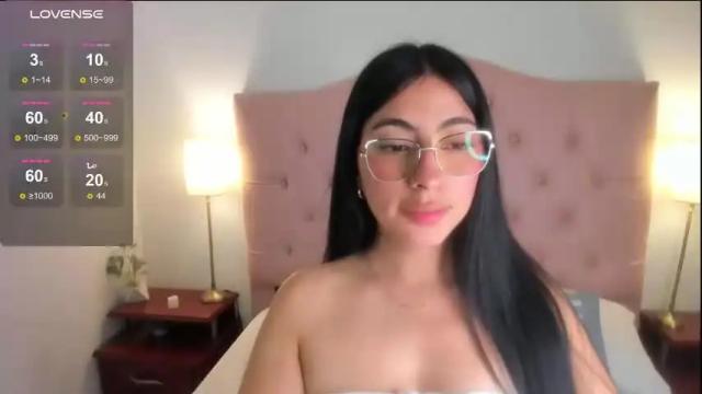 Image 2 of laurenn_smitth Stream on Chaturbate on 6 days ago