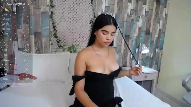 Image 11 of laurenn_up Stream on Chaturbate on 16 months ago