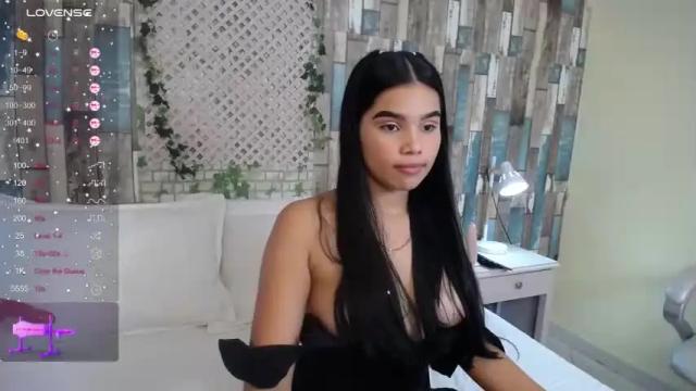 Image 2 of laurenn_up Stream on Chaturbate on 16 months ago