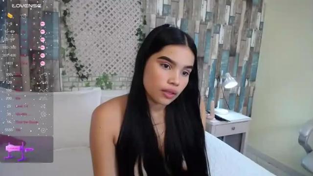 Image 3 of laurenn_up Stream on Chaturbate on 16 months ago