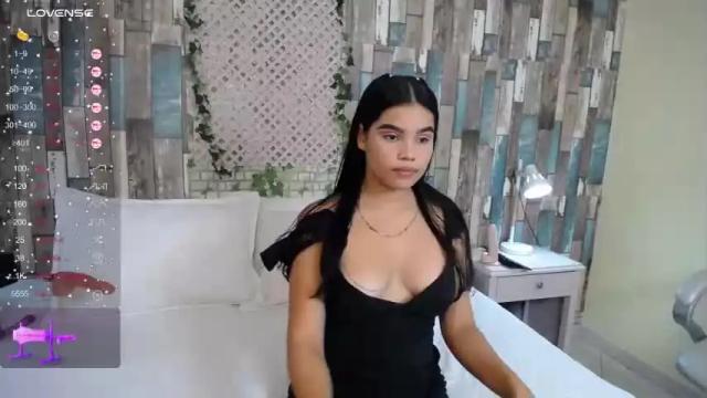 Image 4 of laurenn_up Stream on Chaturbate on 16 months ago