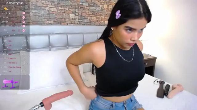 Image 2 of laurenn_up Stream on Chaturbate on 16 months ago