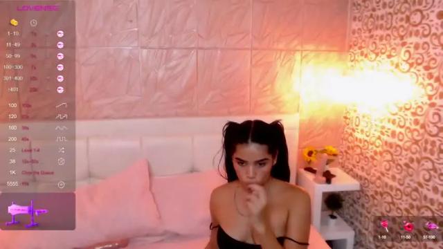 Image 12 of laurenn_up Stream on Chaturbate on 16 months ago
