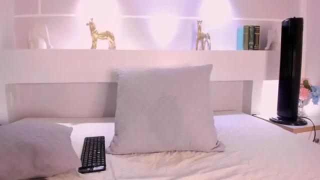 Image 2 of laurennhall Stream on Chaturbate on 18 months ago