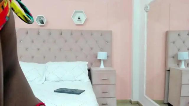 Image 3 of laurensnow1_ Stream on Chaturbate on 14 months ago
