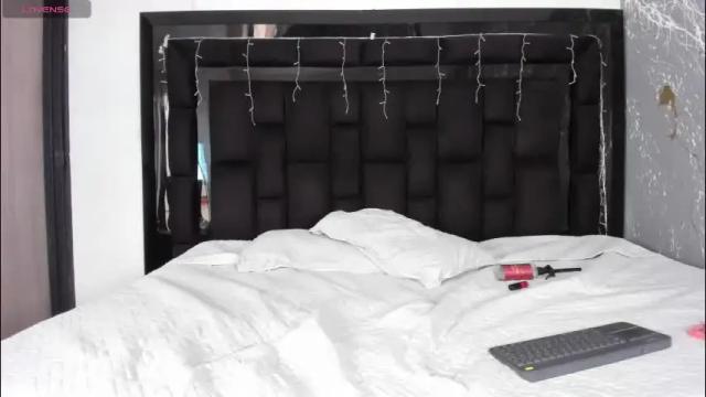 Image 3 of laurensnow1_ Stream on Chaturbate on 1 month ago