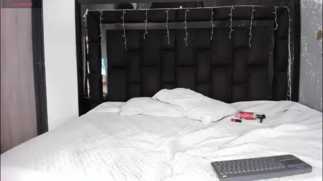 Image 7 of laurensnow1_ Stream on Chaturbate on 1 month ago