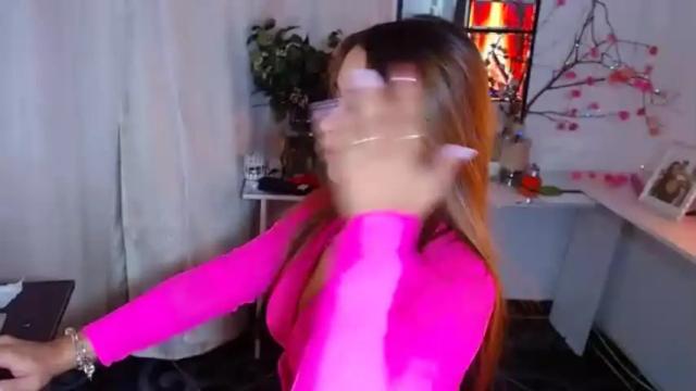 Image 2 of laurenvera_ Stream on Chaturbate on 17 months ago