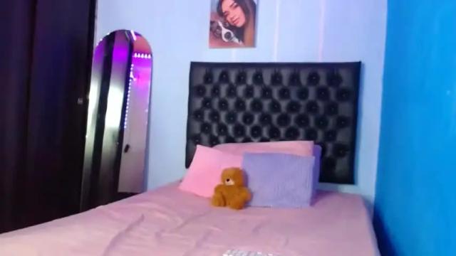 Image 2 of laurenvera_ Stream on Chaturbate on 17 months ago