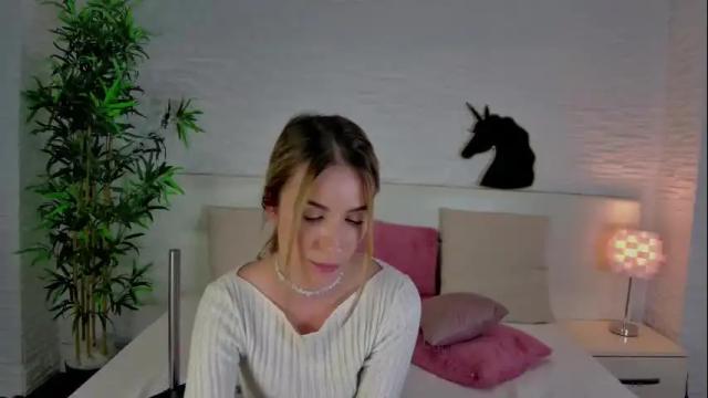 Image 2 of lauryncopper Stream on Chaturbate on 14 hours ago