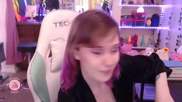Image 3 of lavenderxlychee Stream on Chaturbate on 17 months ago