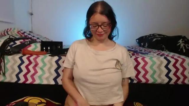 Image 2 of lay_lah Stream on Chaturbate on 14 months ago