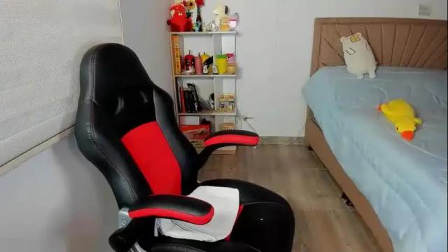 Image 4 of lay_lah Stream on Chaturbate on 1 month ago