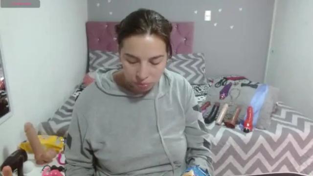 Image 6 of layanabiganal Stream on Chaturbate on 14 months ago