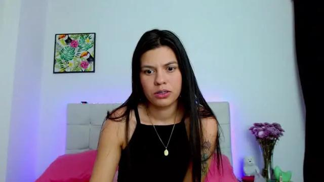 Image 3 of layla_roma Stream on Chaturbate on 13 months ago