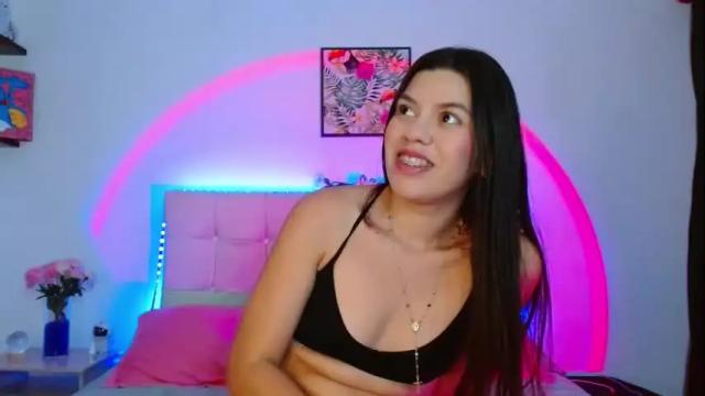Image 2 of layla_roma Stream on Chaturbate on 2 months ago