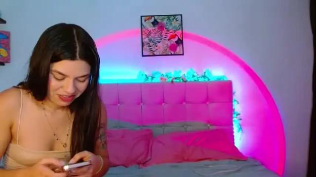 Image 8 of layla_roma Stream on Chaturbate on 2 months ago