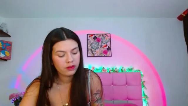 Image 2 of layla_roma Stream on Chaturbate on 1 month ago