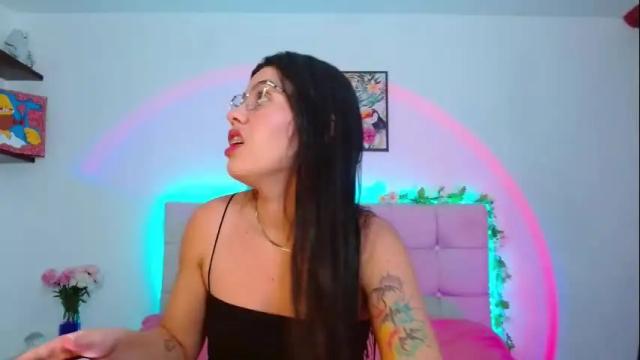 Image 3 of layla_roma Stream on Chaturbate on 1 month ago