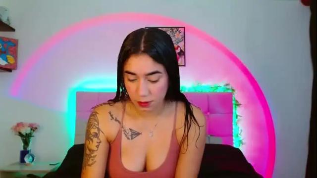 Image 11 of layla_roma Stream on Chaturbate on 1 month ago