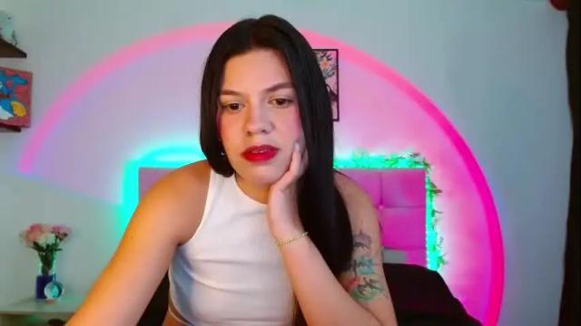 Image 4 of layla_roma Stream on Chaturbate on 1 month ago