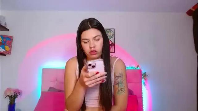 Image 11 of layla_roma Stream on Chaturbate on 1 day ago
