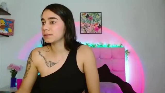 Image 8 of layla_roma Stream on Chaturbate on 1 month ago