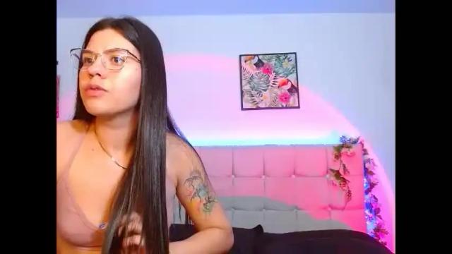Image 4 of layla_roma Stream on Chaturbate on 1 month ago