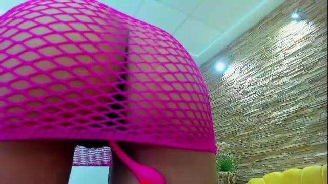 Image 2 of layla_snowflake Stream on Chaturbate on 12 days ago