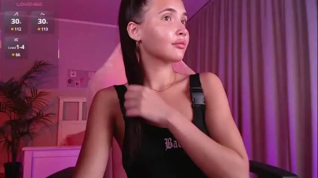 Image 8 of lea_seydou Stream on Chaturbate on 4 months ago