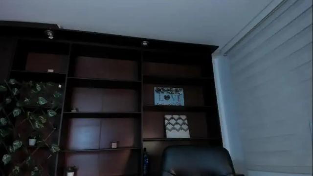 Image 12 of lea_velle Stream on Chaturbate on 2 days ago