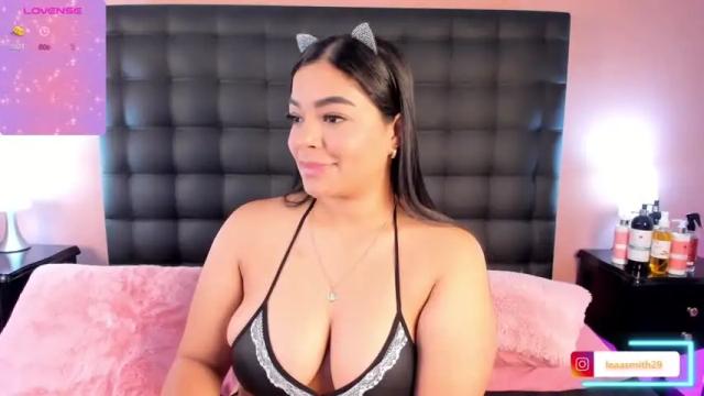 Image 3 of leaasmiith Stream on Chaturbate on 14 months ago