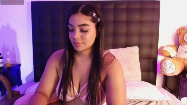 Image 6 of leaasmiith Stream on Chaturbate on 1 month ago