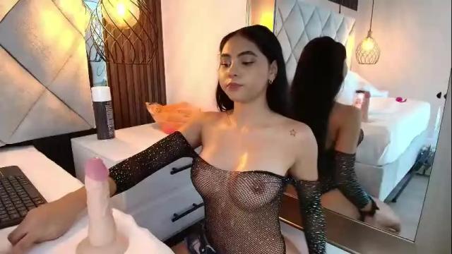 Image 12 of leah_collins_ Stream on Chaturbate on 2 months ago